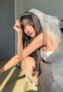 Aki-CMJ-merry-me
