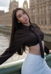 Vivy-Brandname-hu-paris